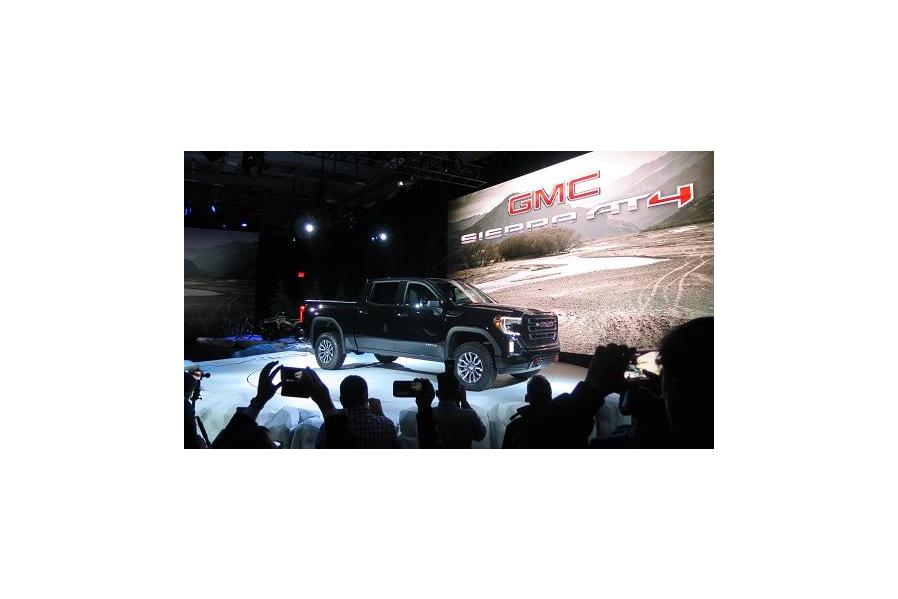 GMC unveils an off-road truck to take on Jeep and the Ford Raptor