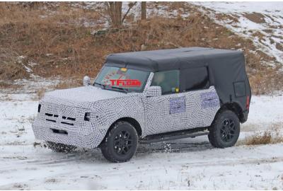 The 2021 Ford Bronco Shows Up in Spy Shots – This is the Real Thing!