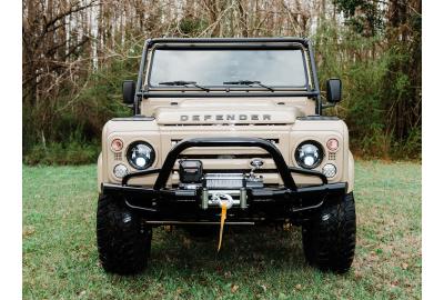 1986 Land Rover Defender Has 21st Century Luxury