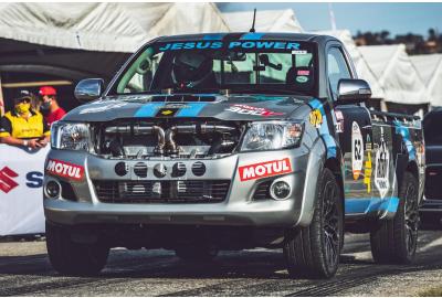 This Madman Dropped A Twin-Turbo V12 Into A Toyota Hilux