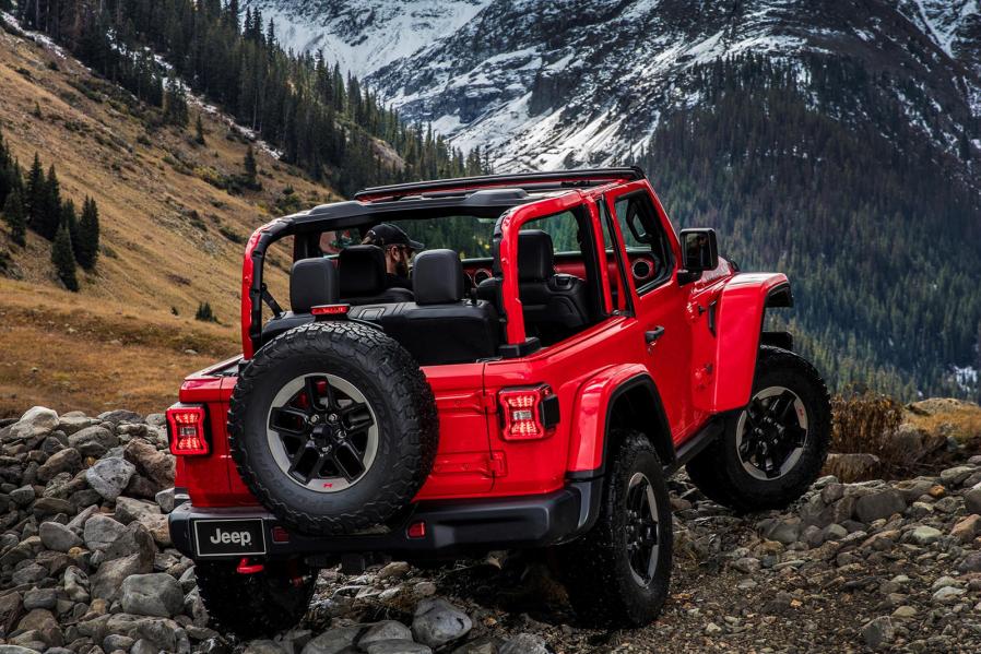 Jeep Fires Back At Ford Bronco With 2021 Wrangler Updates