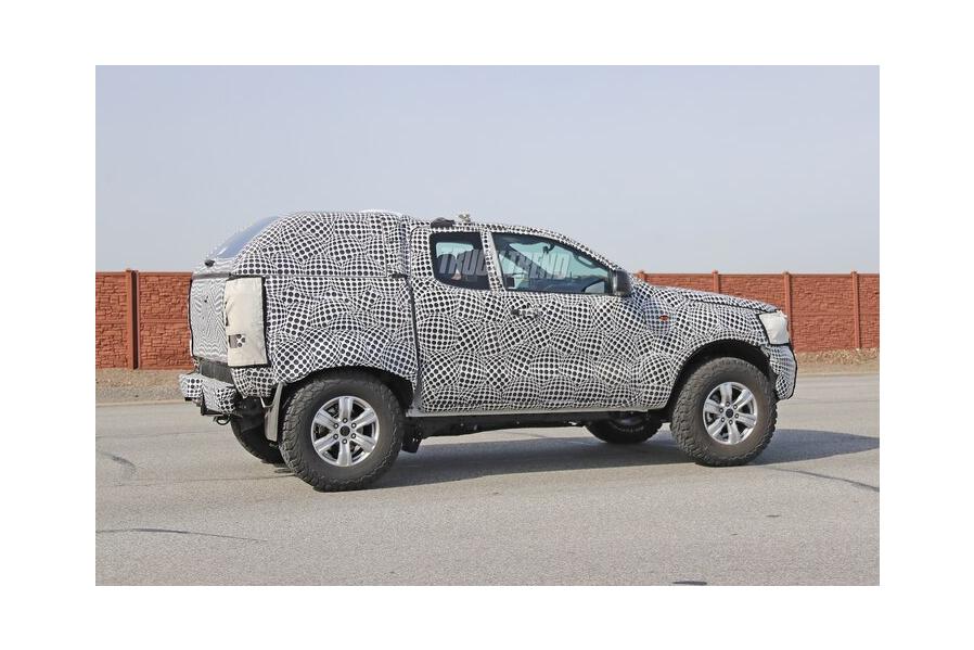 SPIED: 2021 Ford Bronco and 2022 Ranger Raptor Mule