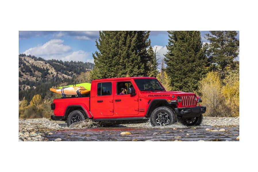 Jeep Gladiator Prices Are Soaring As Some Dealers Add Markups of up to $20,000