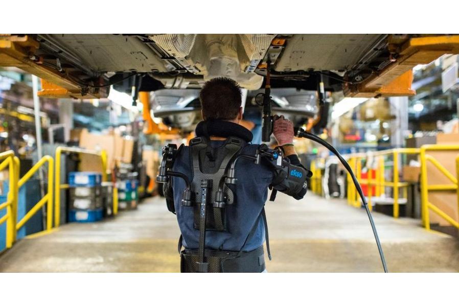 An Inside Look At How Ford And GM Build Their Cars (16 Pictures)