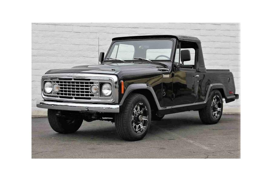 Black-on-black Jeep Commando custom 4X4 pickup