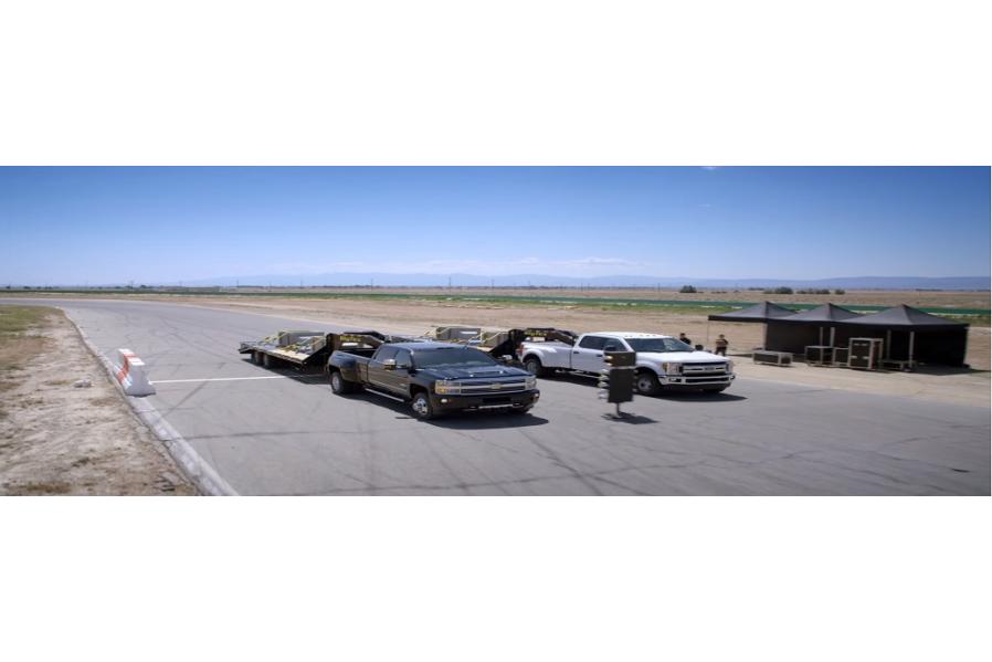 2018 Chevrolet Silverado HD vs. 2018 Ford F-150 Super Duty Drag Race Is Cringy
