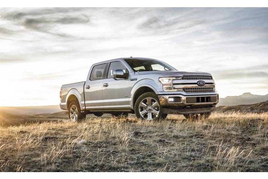 The 2018 Ford F-150 charges in hot and heavy with these 8 appealing traits… but it’s also saddled with a notable shortcoming