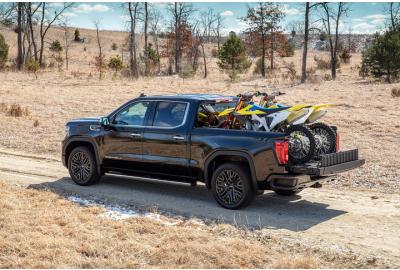 How GMC built a carbon-fiber truck bed that laughs at cinder blocks