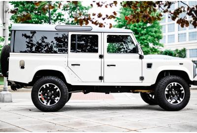 Supercharged 1993 Land Rover Defender Has A 600-HP Heart