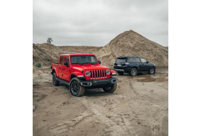 2020 Jeep Gladiator vs. 2019 Toyota 4Runner: Which Is the Better Bug-Out Vehicle?