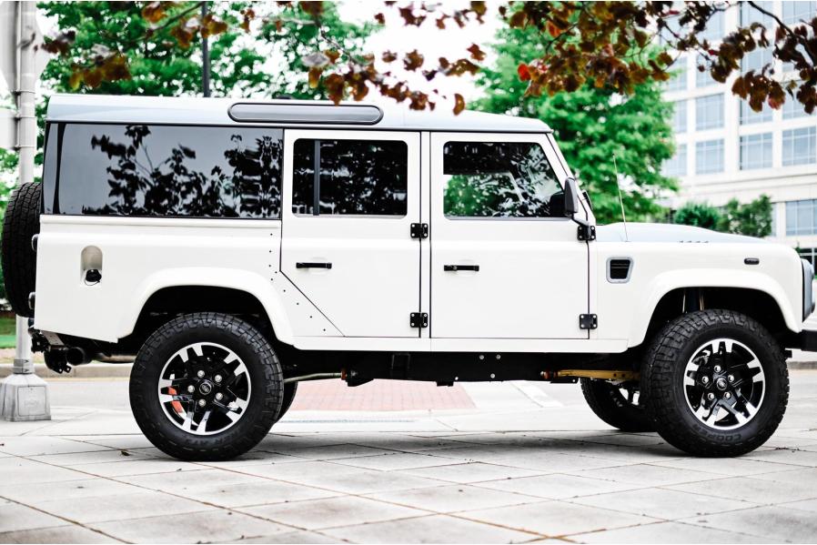 Supercharged 1993 Land Rover Defender Has A 600-HP Heart