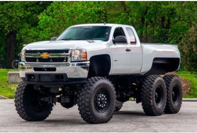 Chevy Silverado 3500 HD 6x6 Looks Ready For War