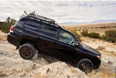 2020 Toyota Land Cruiser Rediscovers Its Off-Road Roots