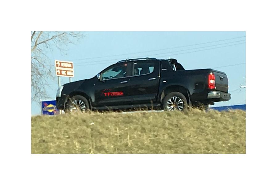 What Will a 2020 Chevy Colorado Look Like? Prototypes Caught in Michigan (Spied)