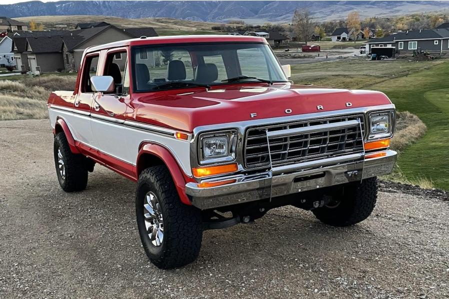 This Truck Is A Killer Mash-Up Of Bronco Styling And Raptor Underpinnings