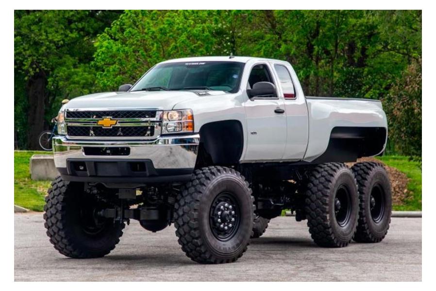 Chevy Silverado 3500 HD 6x6 Looks Ready For War