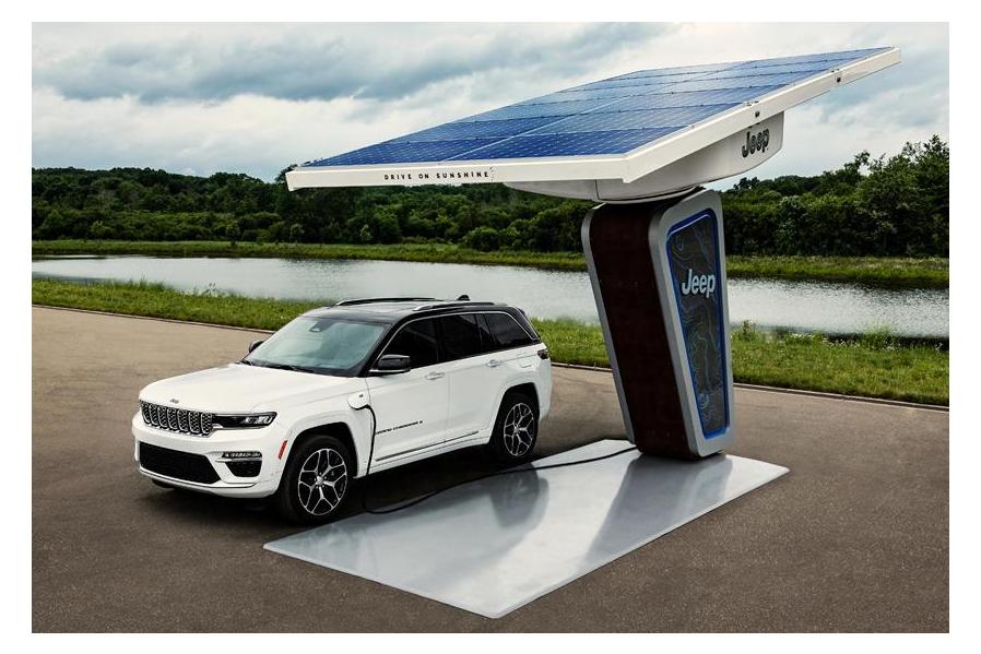 Jeep's First Plug-In Hybrid Grand Cherokee Is Here