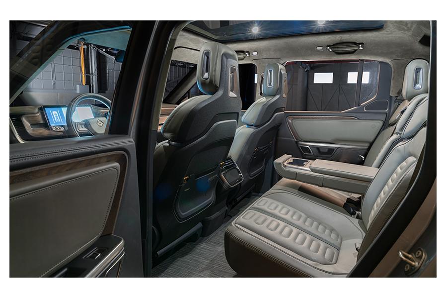 Watch Out Jeep! The Rivian R1S Electric SUV will Have Four Roof Options, Including a Removable Top