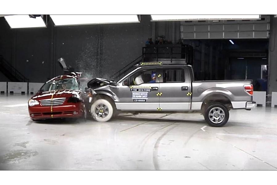 IIHS to Roll Out New Standardized Test for Automatic Braking Systems in 2019