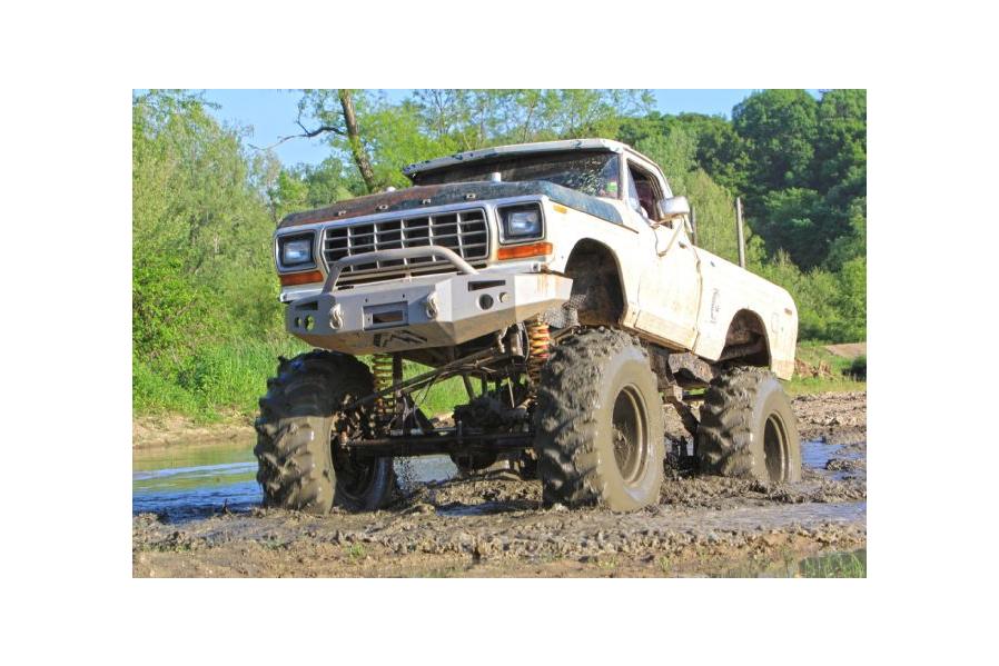 Truck Night at Yankee Lake: Trail Rides, a Tug Pad, and Mud Bogs in Eastern Ohio