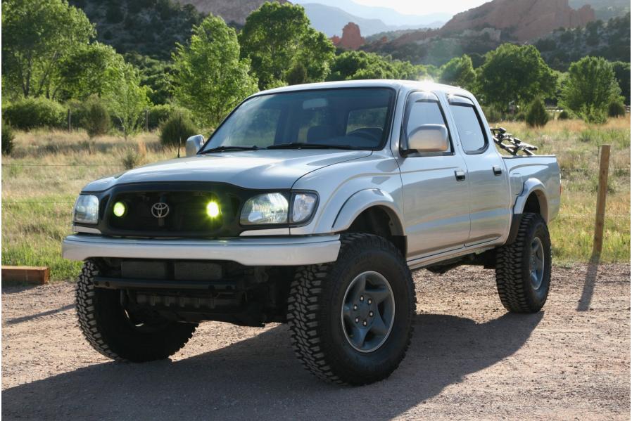 You May Want a Vintage Defender, But Get This Used Toyota Tacoma