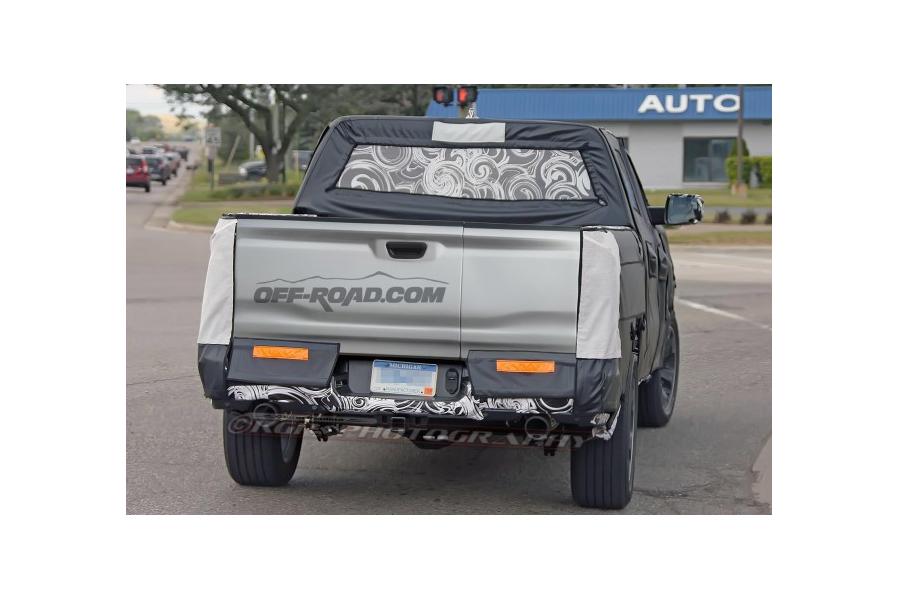 2019 Ram 1500 Split Rear Tailgate Spotted in Spy Shots