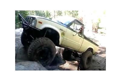 Here's How An Old Toyota Pickup Can Climb Anything With A 511:1 Crawl Ratio 