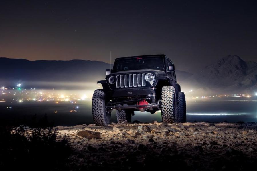 Mini-Feature: Casey Currie’s JL Build