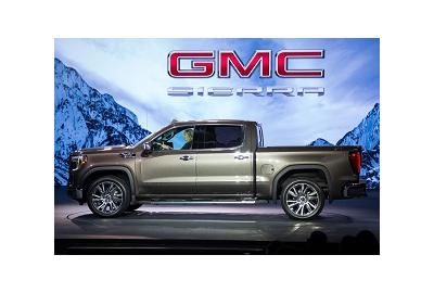 A closer look at the 2019 GMC Sierra and its impressive six-way tailgate