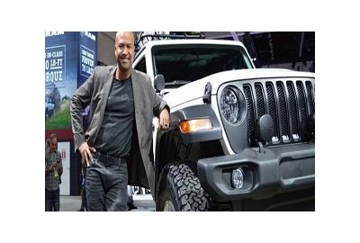 FCA Head of Design Uses Jeep Wrangler to Push Flaming SUV at Crash Site