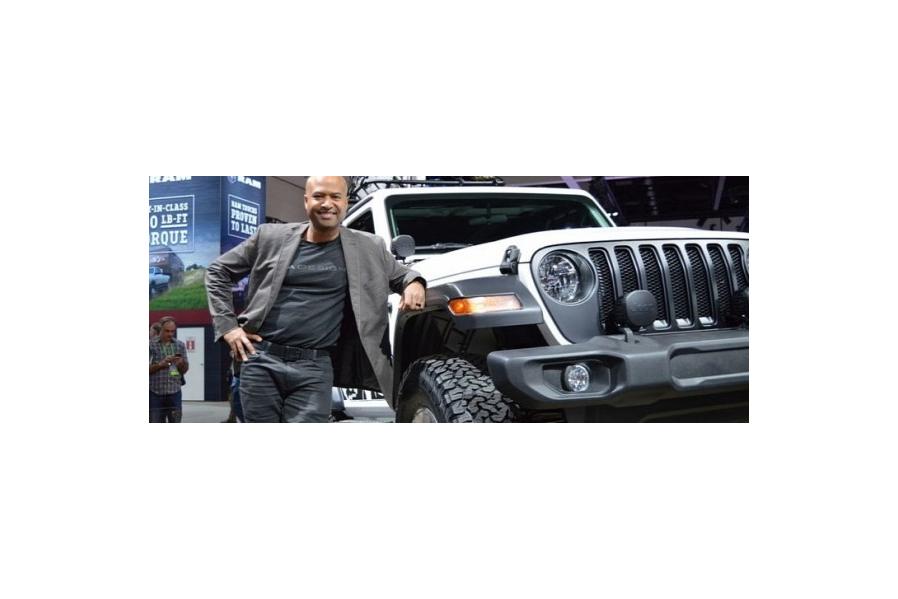 FCA Head of Design Uses Jeep Wrangler to Push Flaming SUV at Crash Site
