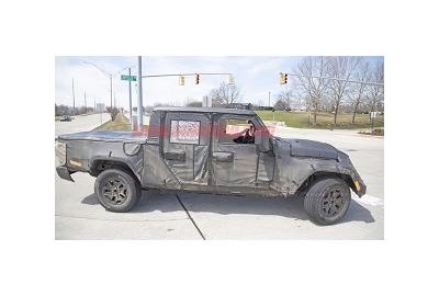 2019 Jeep Scrambler interior spied, will have Wrangler's removable top