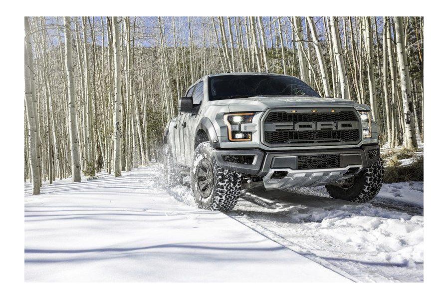 Ford Raptor calls enthusiasts from afar