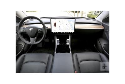 The car dashboard is dead, long live touchscreens! But give us better apps