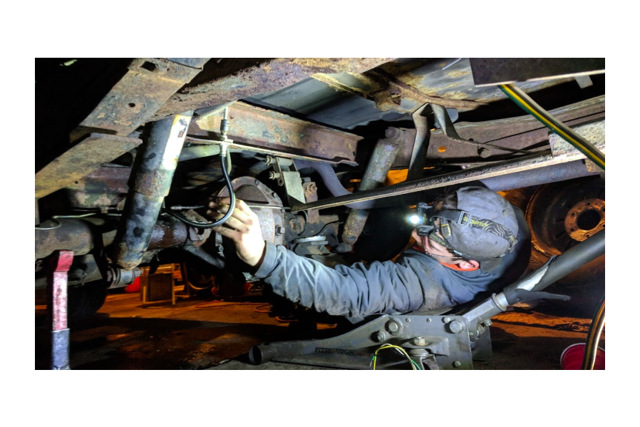 My $800 Jeep Grand Wagoneer Should Already Be On The Road To Utah But The Problems Never Stop